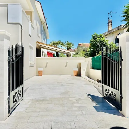 Blu Mare Pregiata Con Terrazza Vista Mare Nyaraló